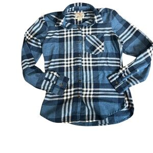 Field & Stream Blue and White Plaid Women's Button Down Shirt
